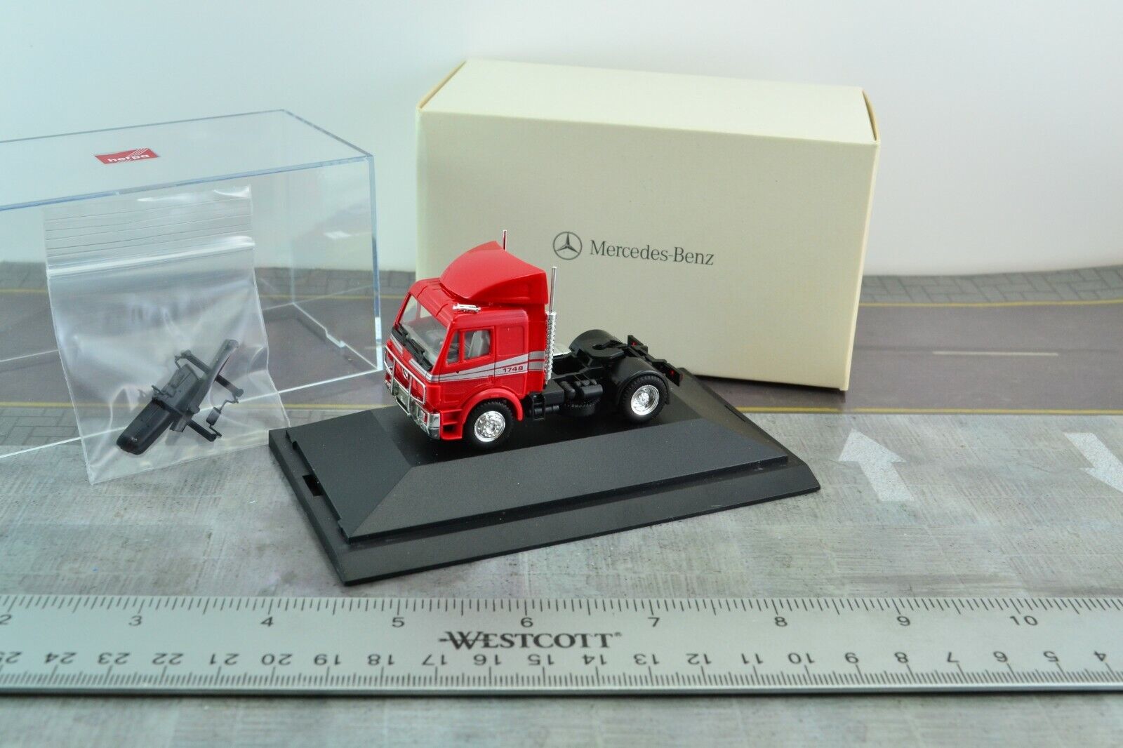 Herpa Mercedes SK 1748 Tractor Unit Red 1:87 HO Scale (HO733)