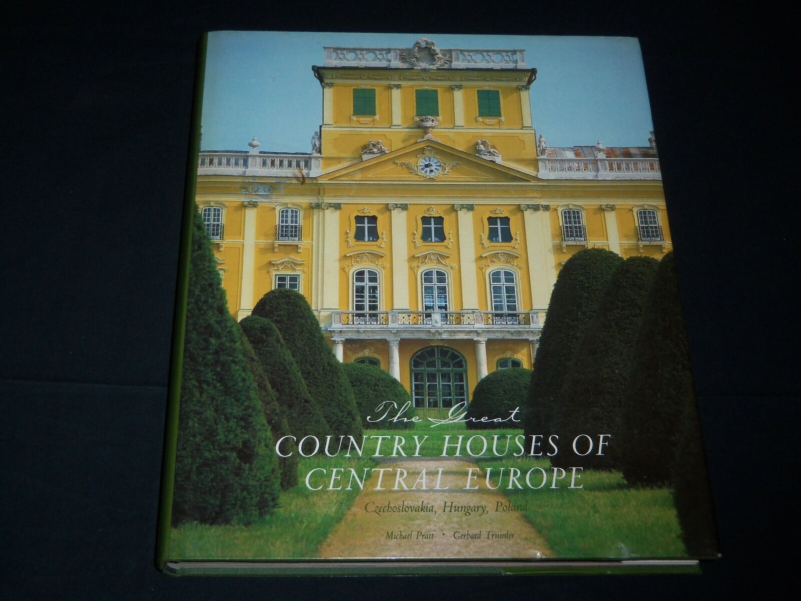 1991 THE GREAT COUNTRY HOUSES OF CENTRAL EUROPE BOOK BY MICHAEL PRATT - D 427