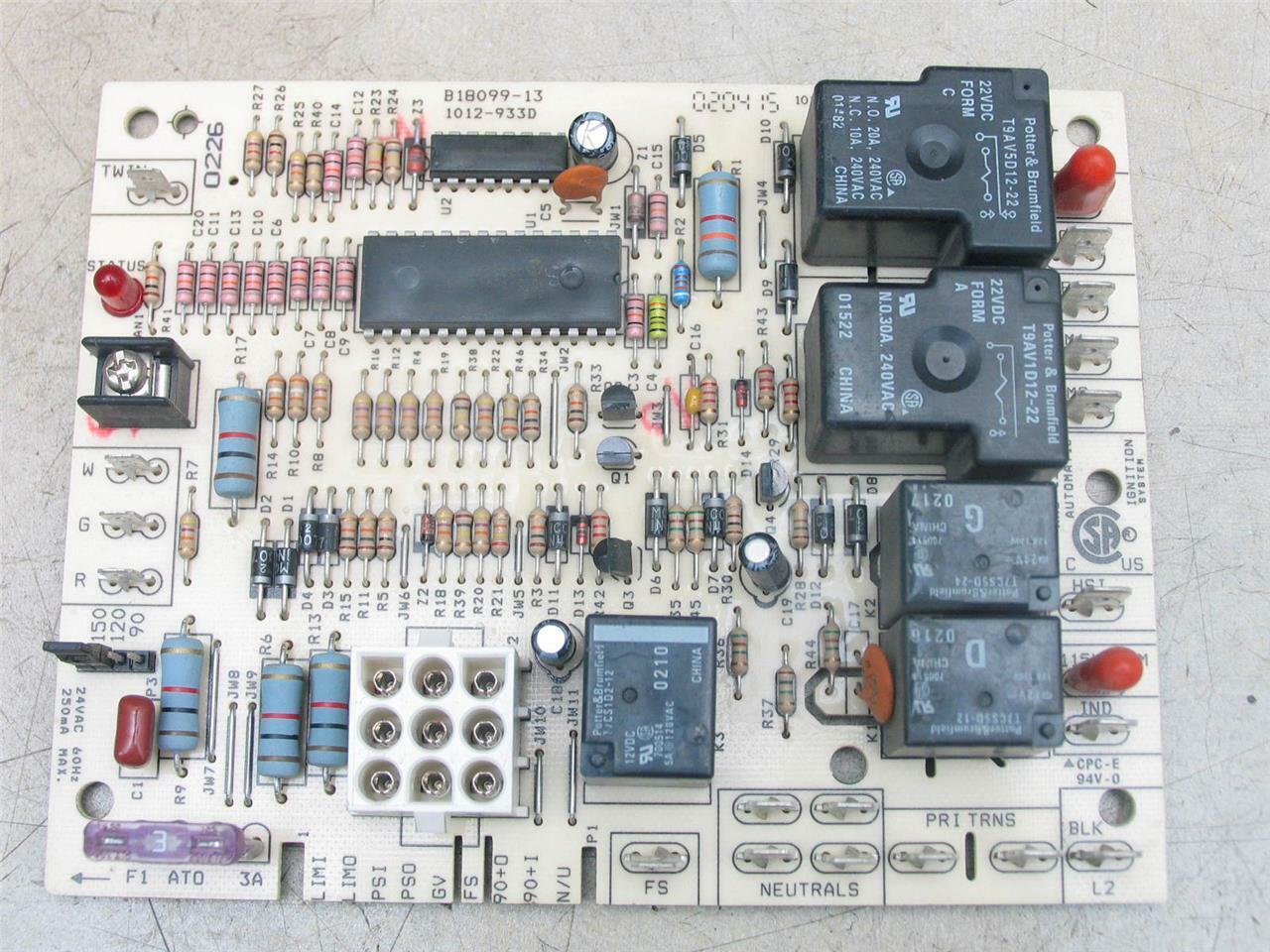 Goodman B18099-13 Furnace Control Circuit Board 1012-933D