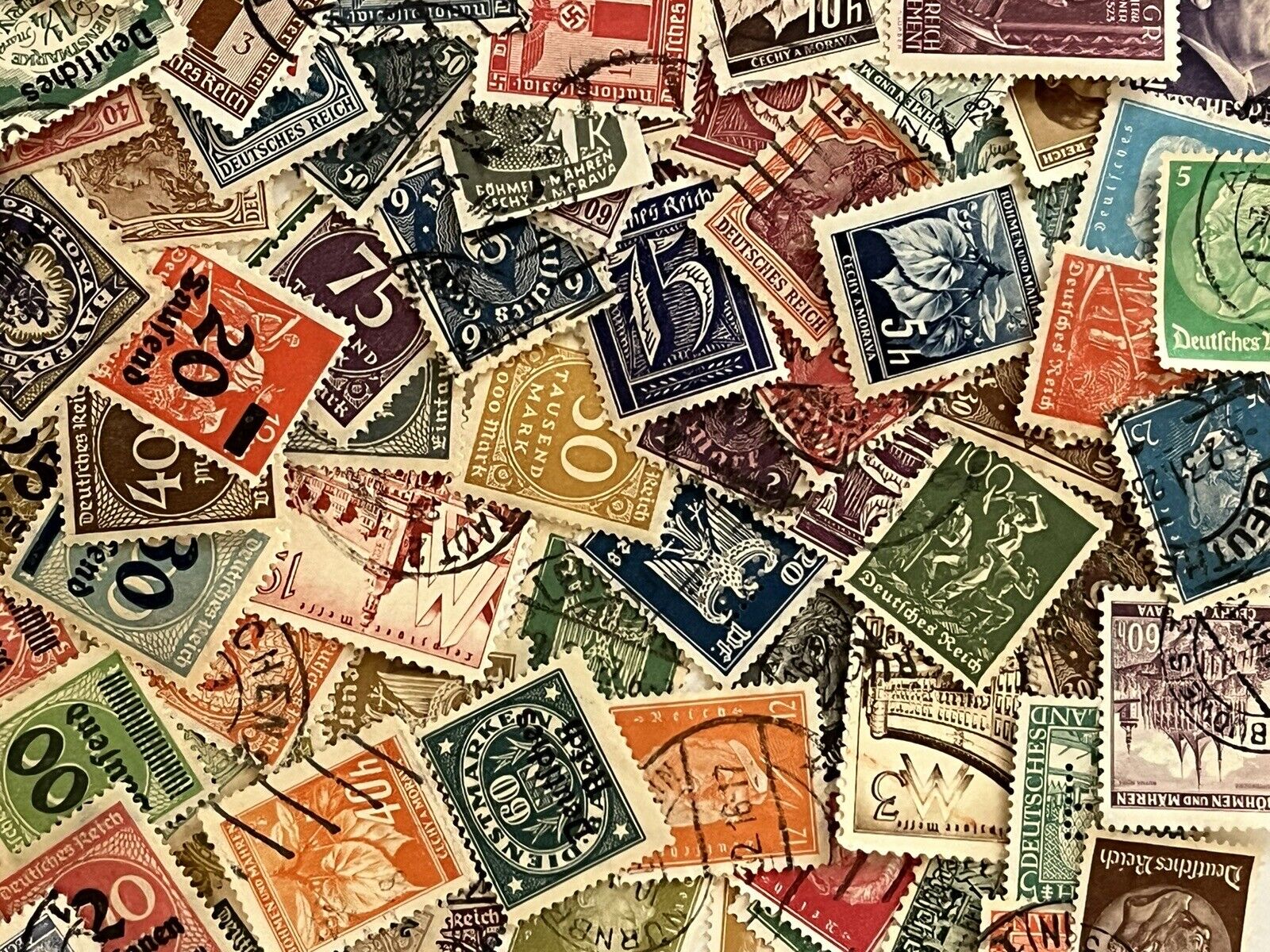 DEUTSCHES REICH - with WWII - Collection of  100 used stamps