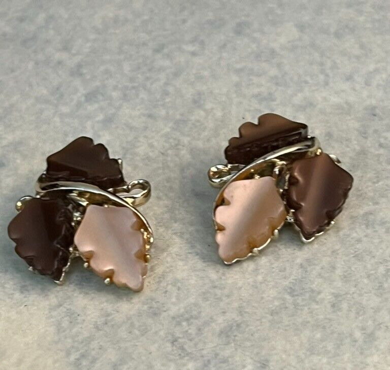 Gorgeous Vintage Brown Milk Glass Leaf Clip Earrings