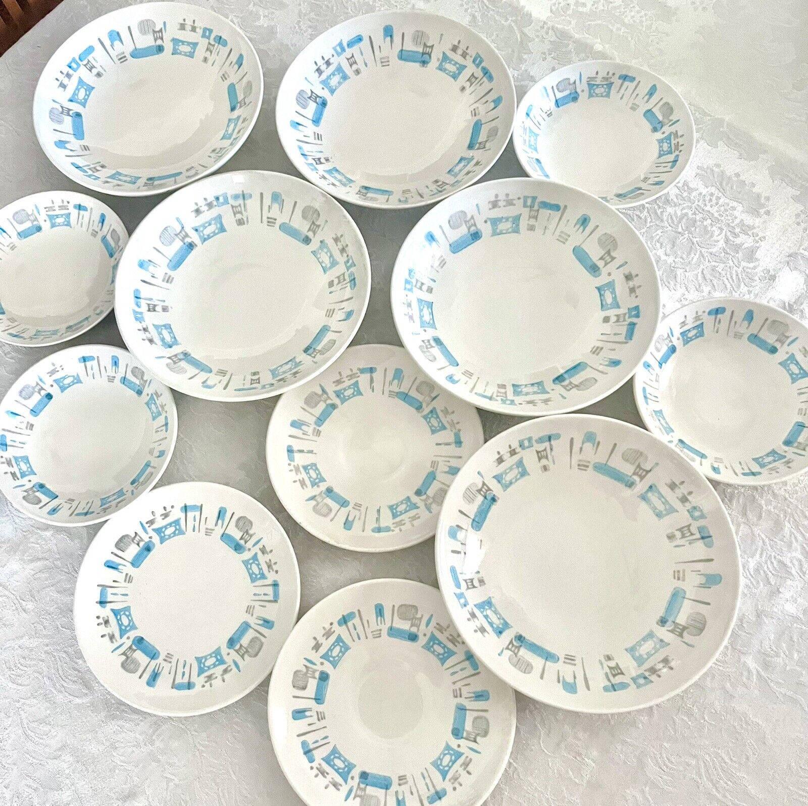 Vintage Blue Heaven Royal China 8” Bowls, 5.5” Bowls, 6 3/8” Plates MCM Classic