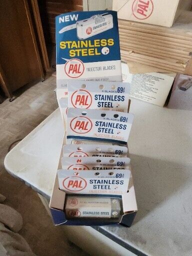 Vintage Pal Dispenser and 5 Injector Razor Blades New Unused in Box