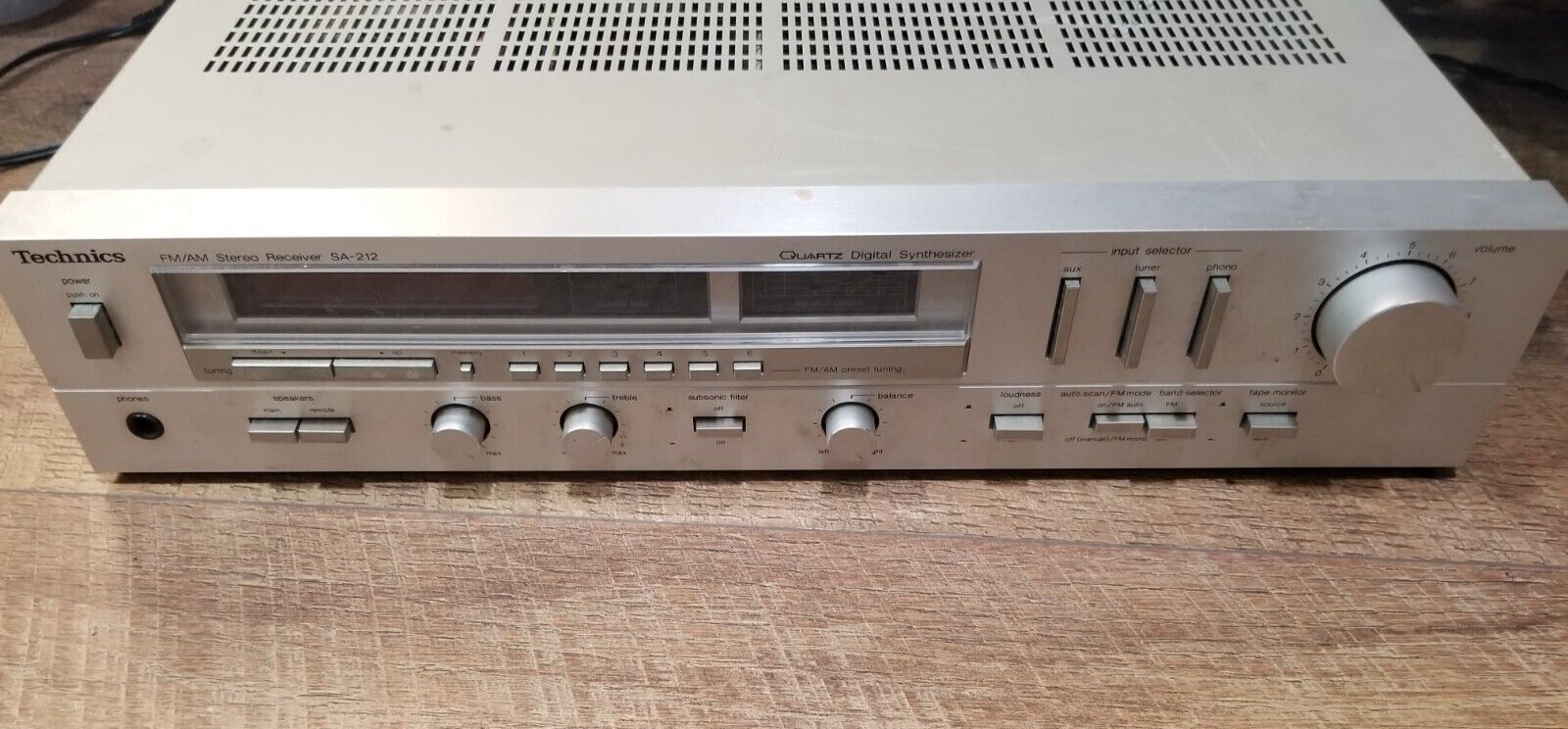 Vintage Technics No. SA-212 FM/AM Stereo Receiver