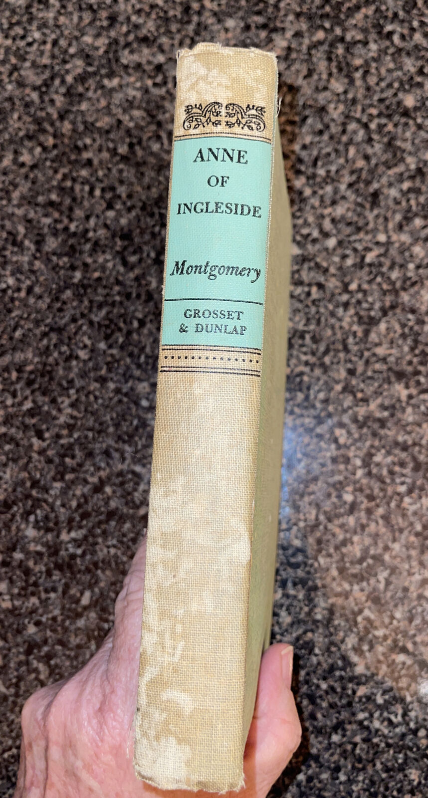 ANNE OF INGLESIDE ANTIQUE BOOK L.M. MONTGOMERY HARDCOVER 1939
