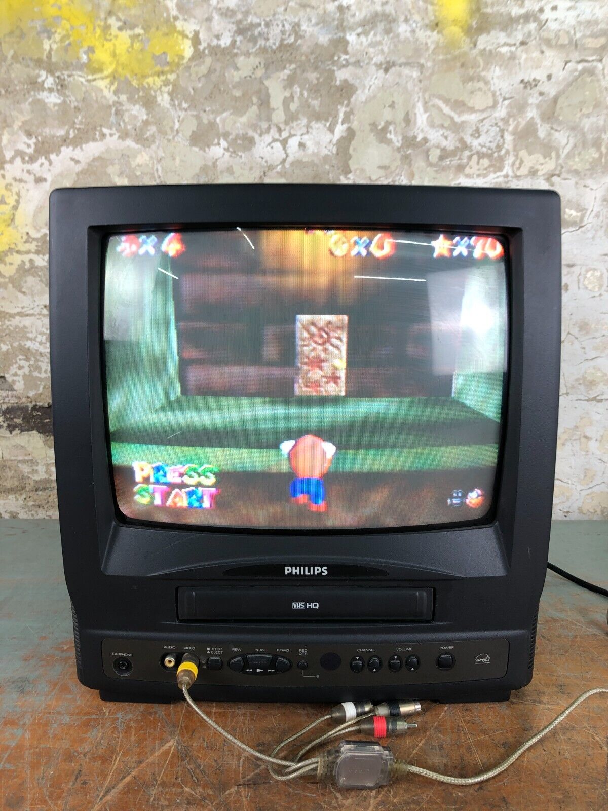 PHILIPS 13” CRT Color TV/VCR Combo CCC130AT01 Retro Gaming -  WORKS GREAT