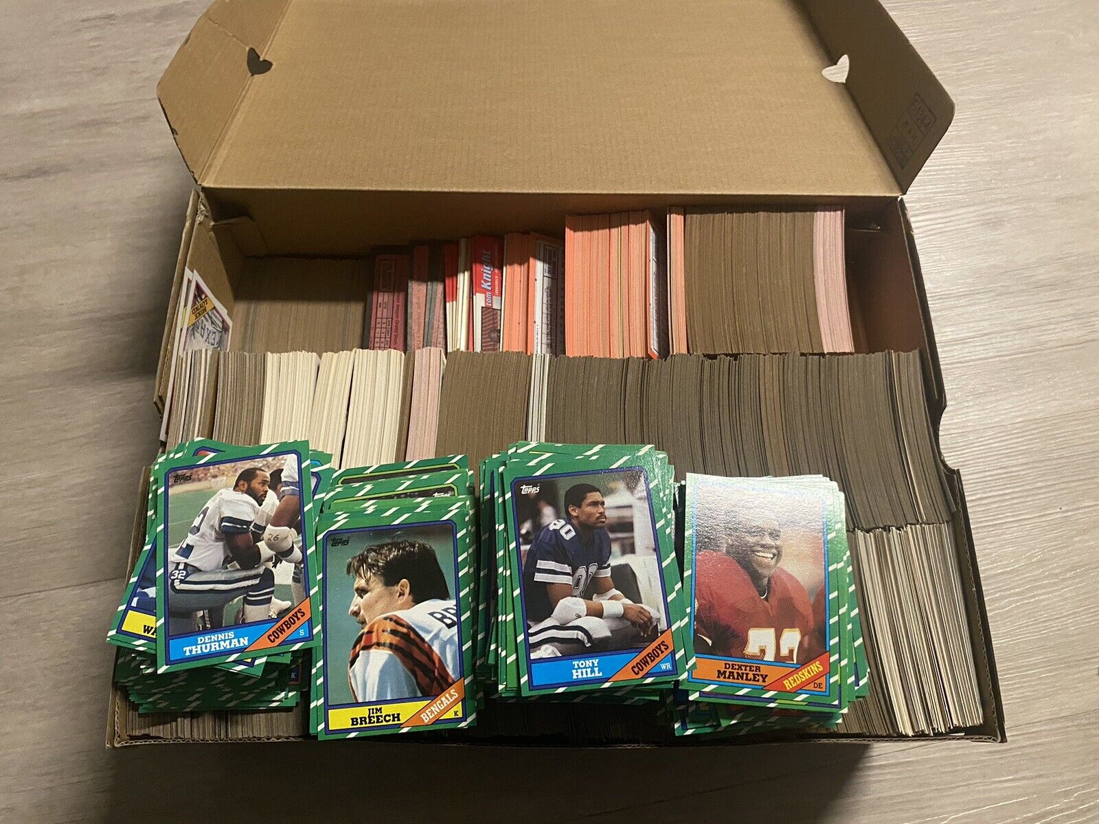 Mint sports cards lot huge-2,500 Cards Plus… Easily $500 In Value…NEAR MINT