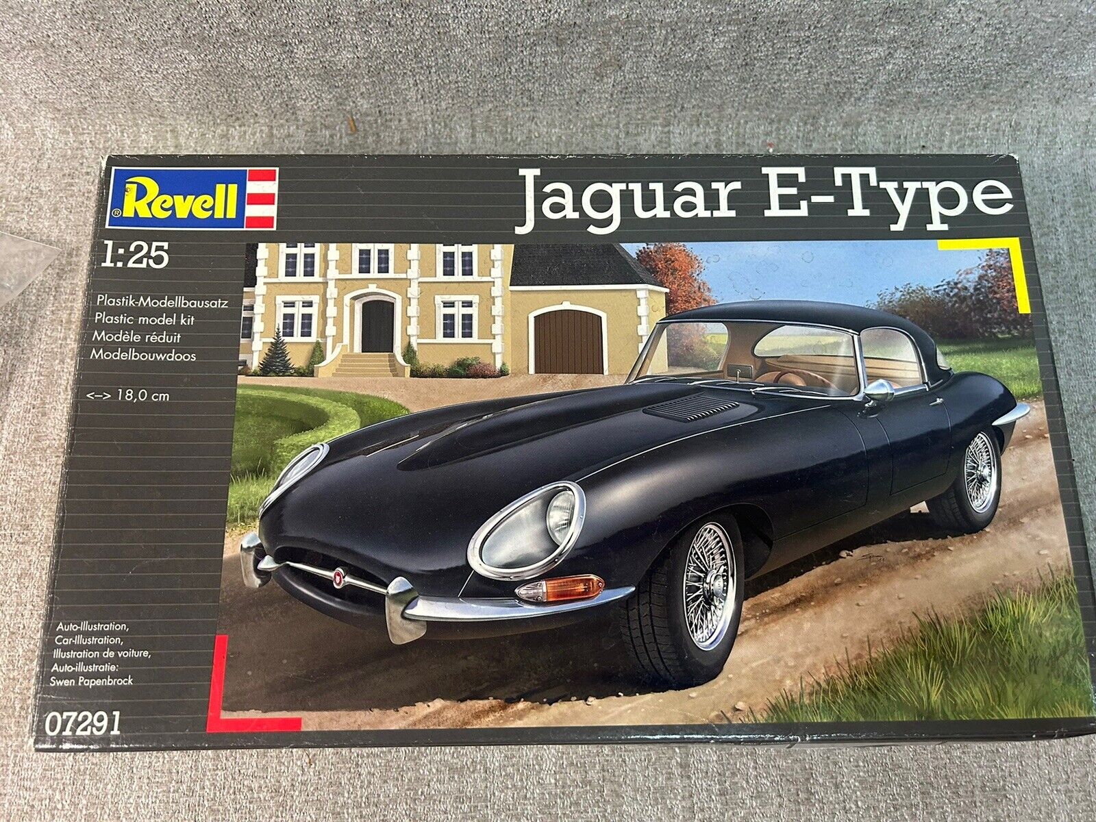 Revell 1:25 1961 Jaguar E-Type Model Kit 07291