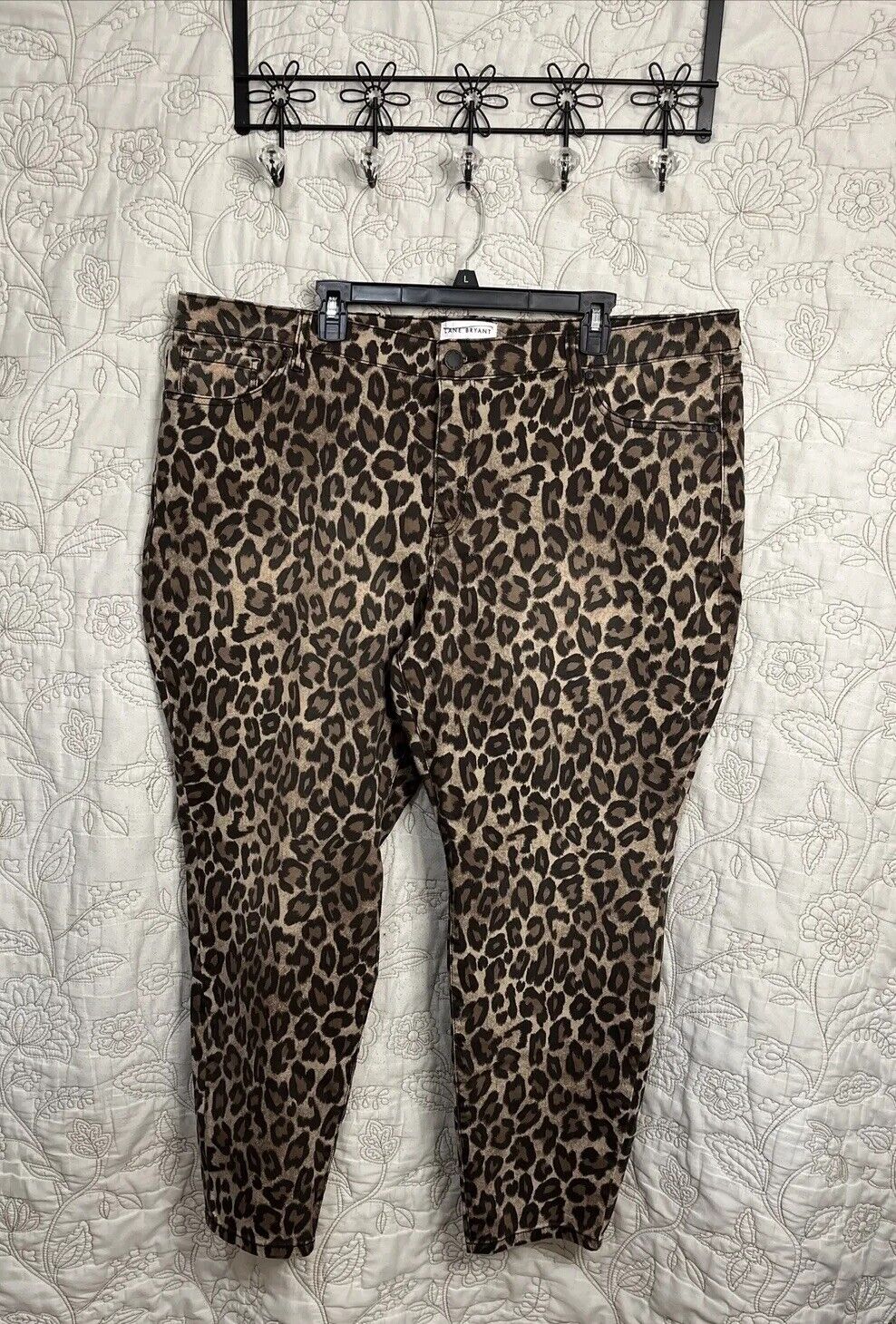Lane Bryant Women\'s Size 24 Crop Jeans Leopard Print 5-Pocket Design NEW