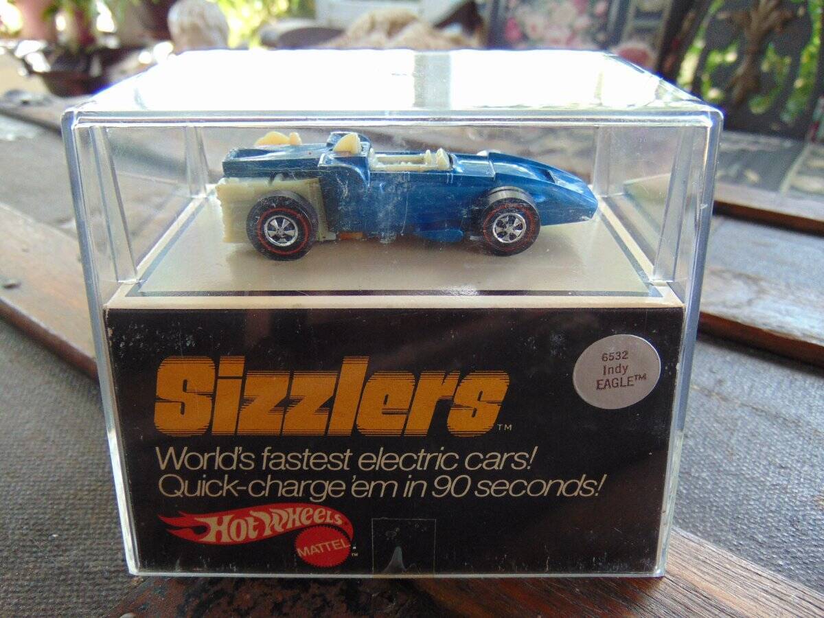 vintage 1970 SIZZLERS INDY EAGLE #6532 in display case hot wheels by mattel