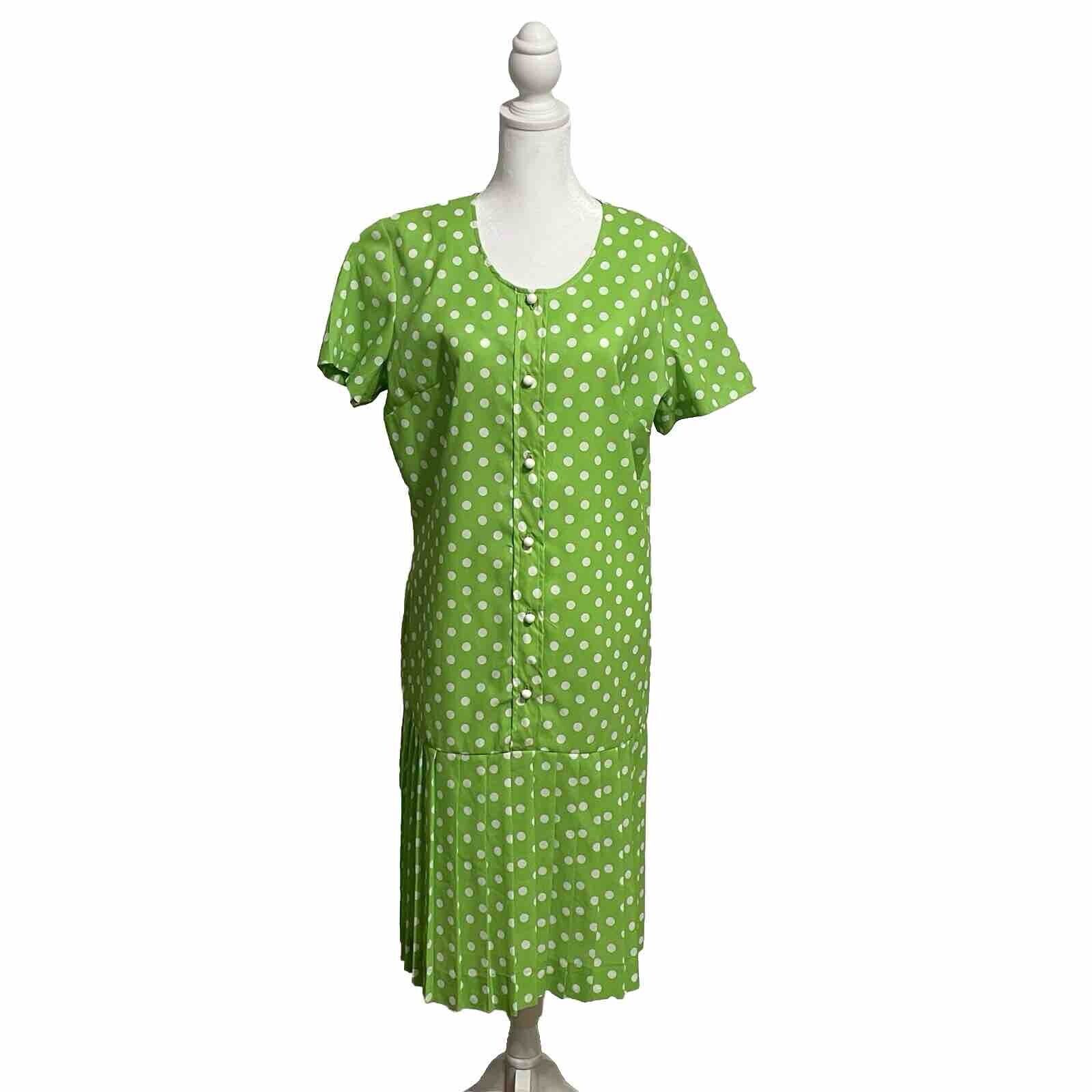 Vtg  WOMEN\'S GREEN POLKA DOT dress with Pleated bottom