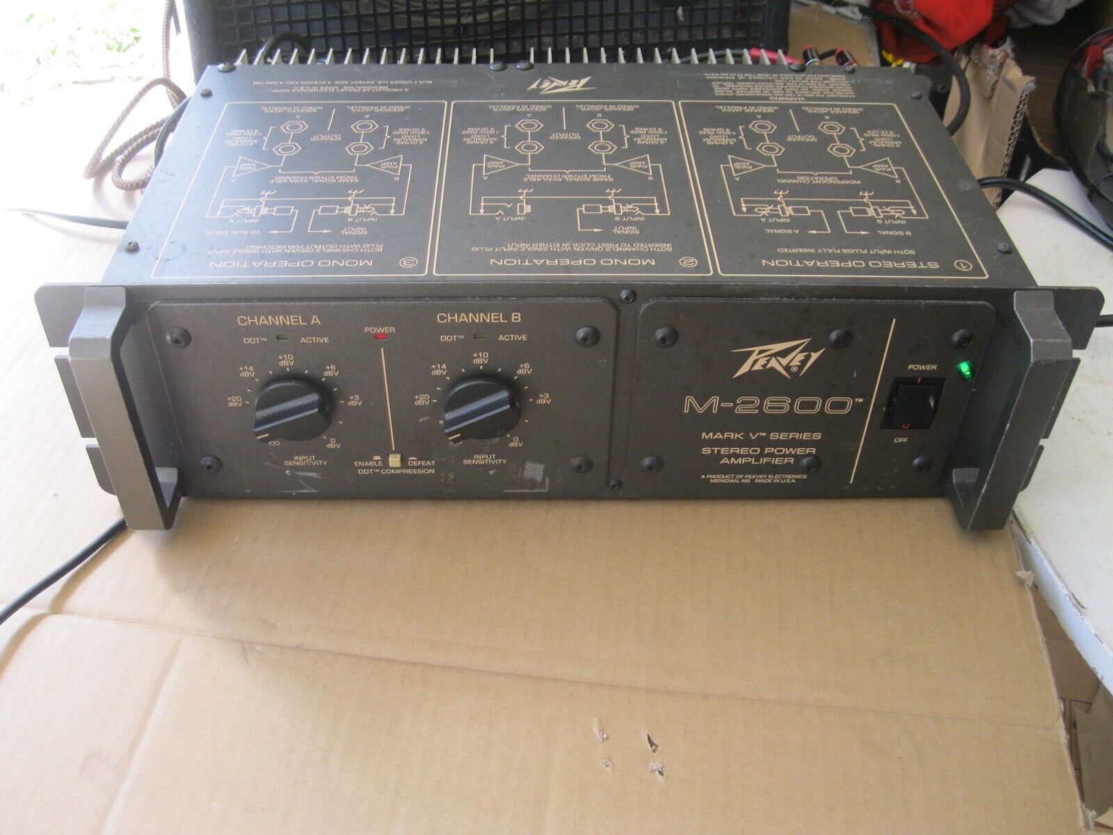 Vintage Peavey M-2600 power amplifier in very good condition - Watch video
