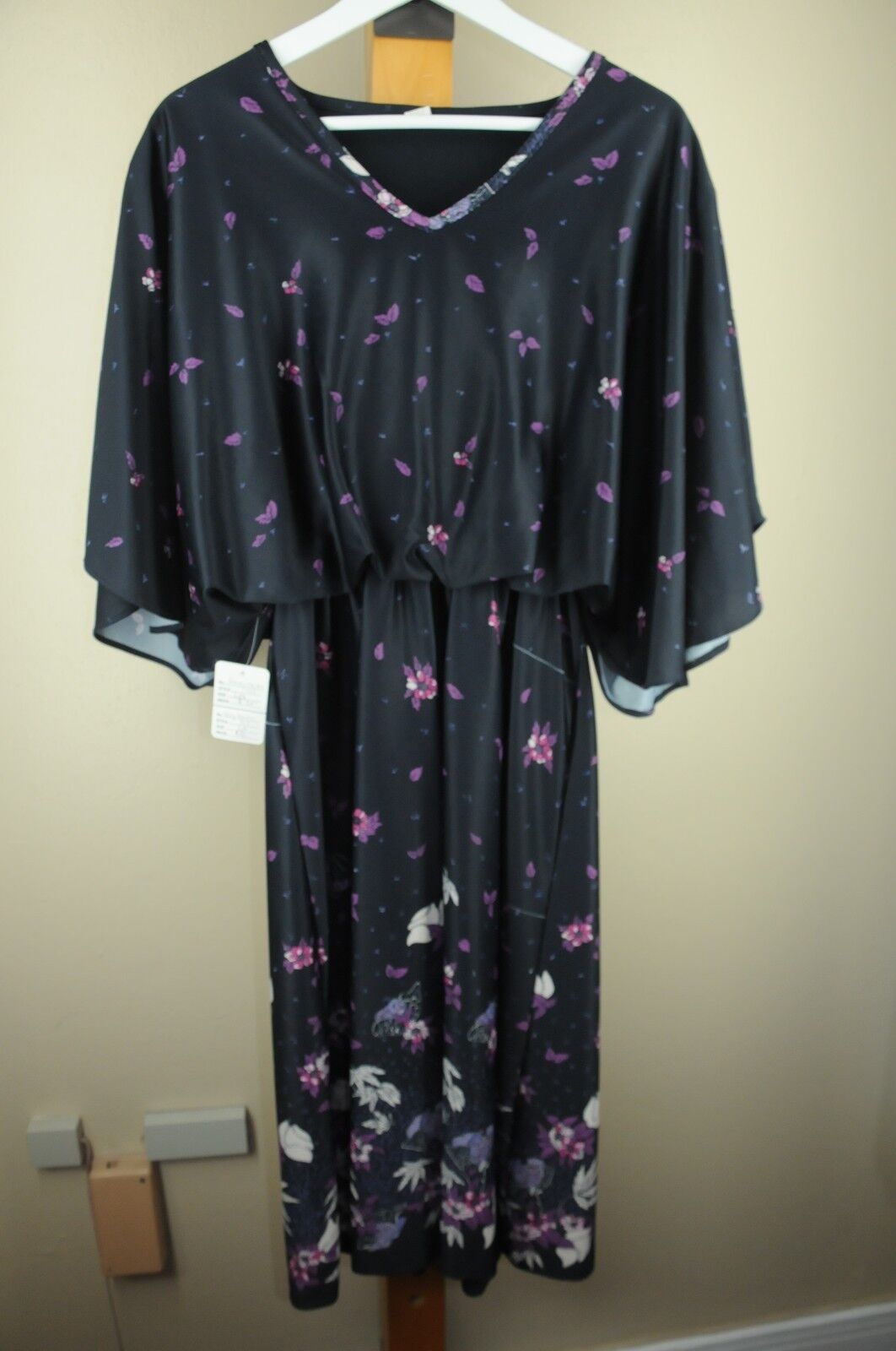 Vintage Women\'s Black  Violet Floral Leaf 70\'s Polyester Blousy Dress Size 15/16