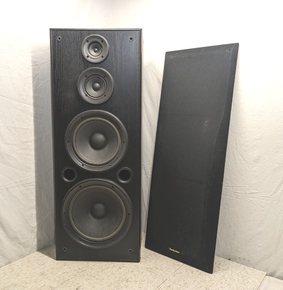 Technics SB-A55 SuperBass TwinLoad 4 Way System Tower One Speaker Single Only