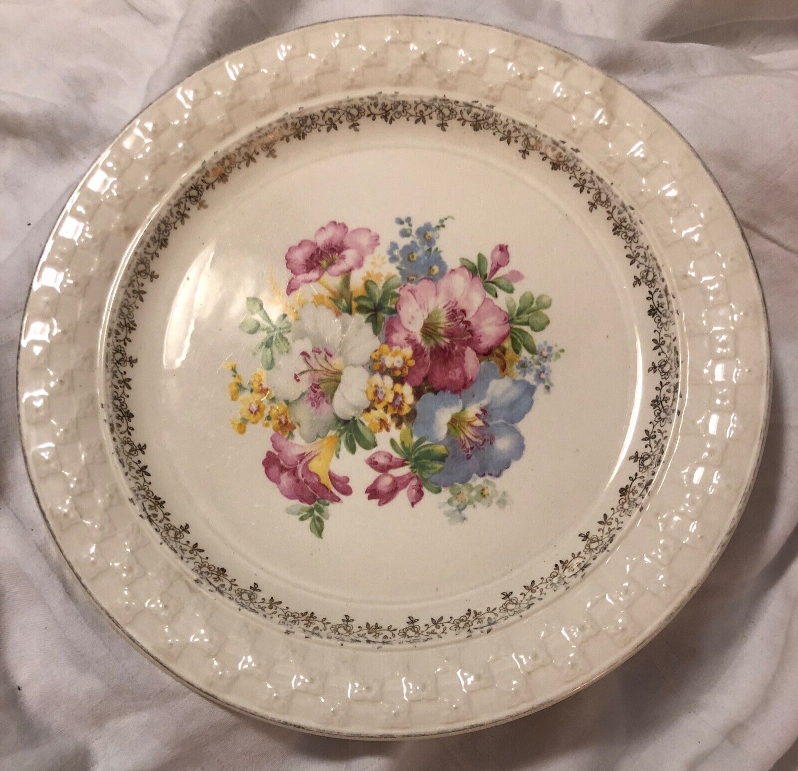 Vintage Taylor Smith Taylor Dinner Plate Flowers Woven Edge Design #2372 10-1/8\