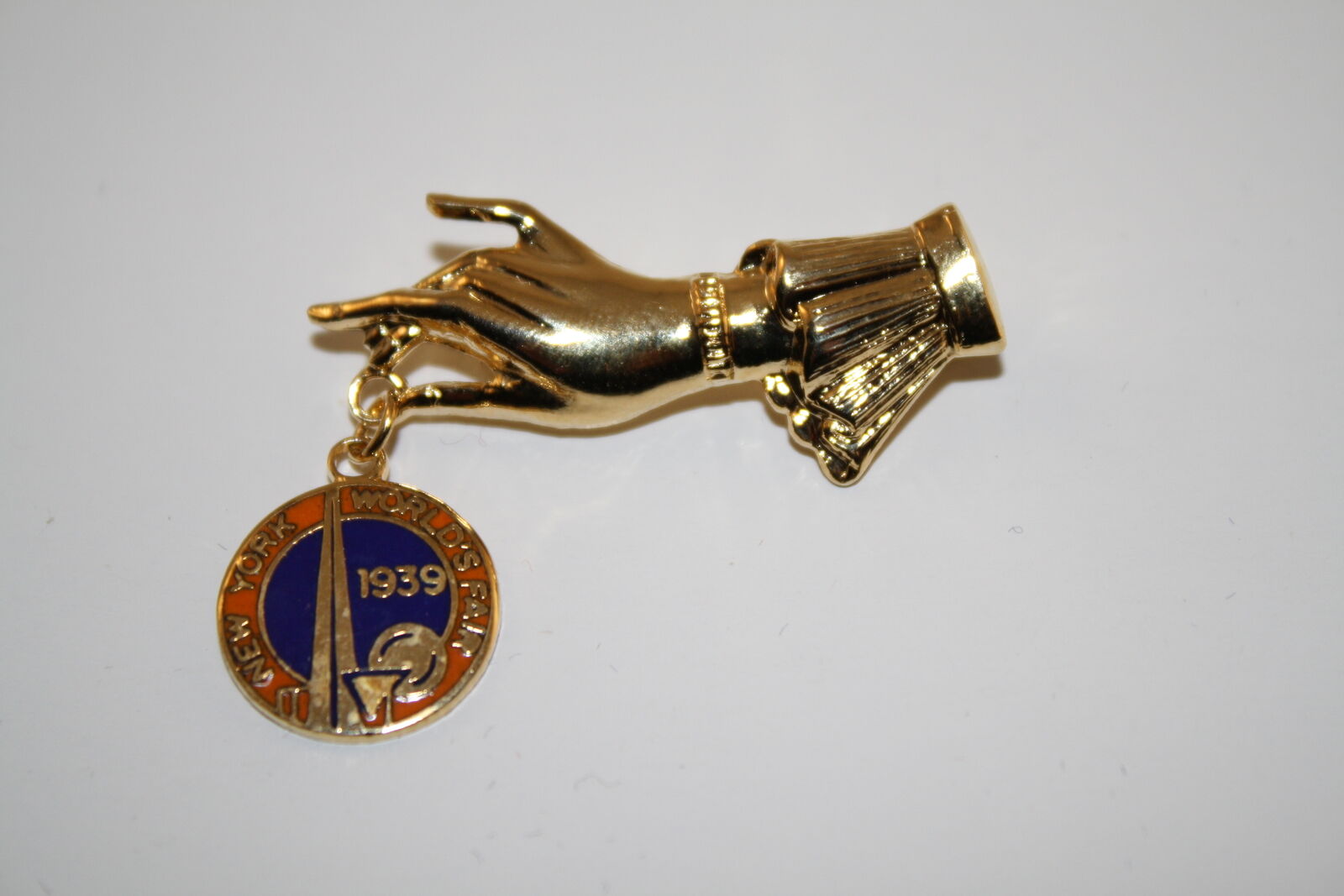 1939 New York World's Fair HAND Trylon Perisphere Metal Brooch LAPEL PIN