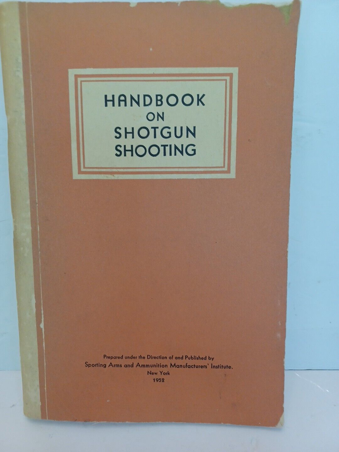 VTG 1952 HANDBOOK ON SHOTGUN SHOOTING BOOK *SPORTING ARMS INSTITUTE* USED