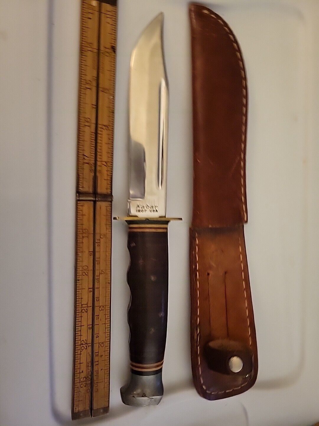  KA-BAR 1207 Fixed Blade Hunting Knife. w/Ka-bar New Leather Sheath. 