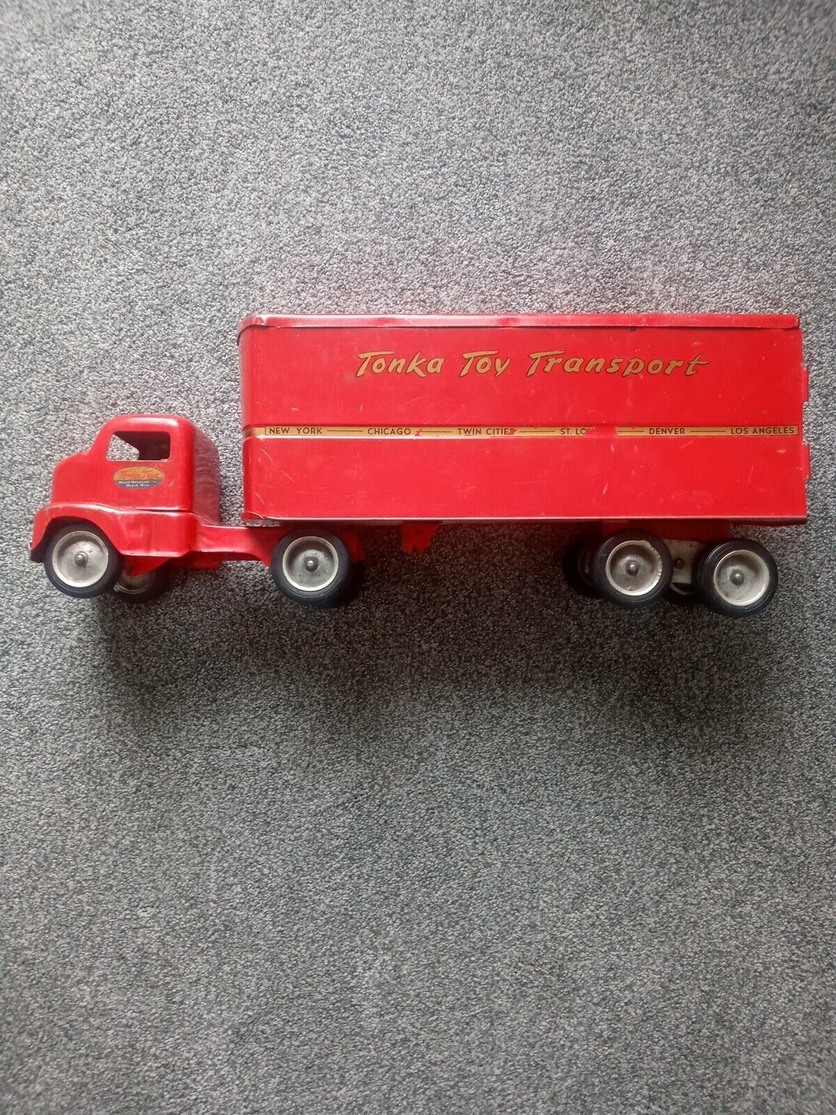 Vintage Red Tonka Toy Transport Semi Tractor Trailer. (1949-1950s)