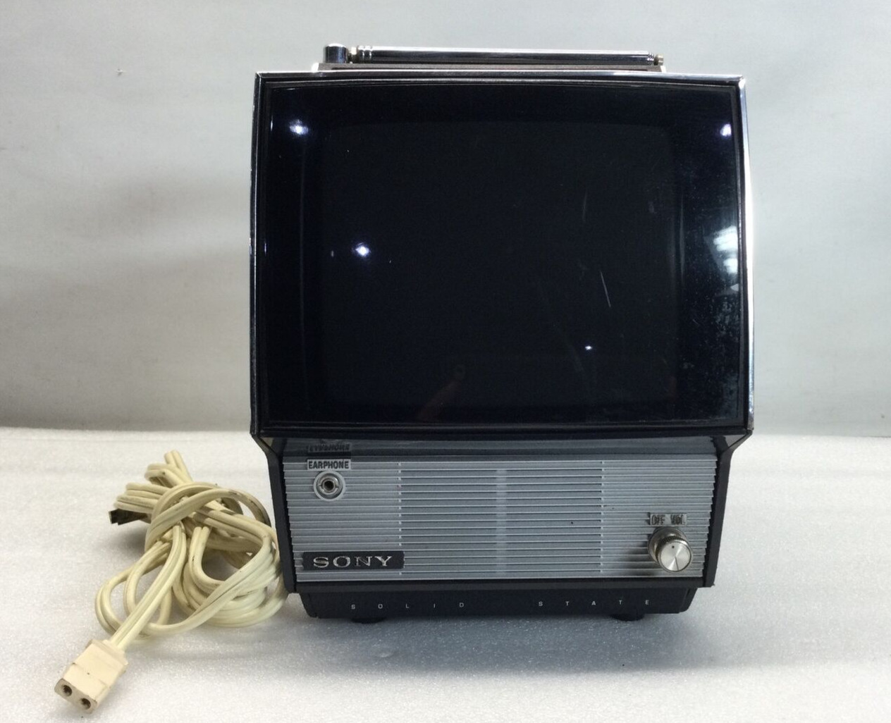 Vintage Sony Solid State Portable TV Model 700U