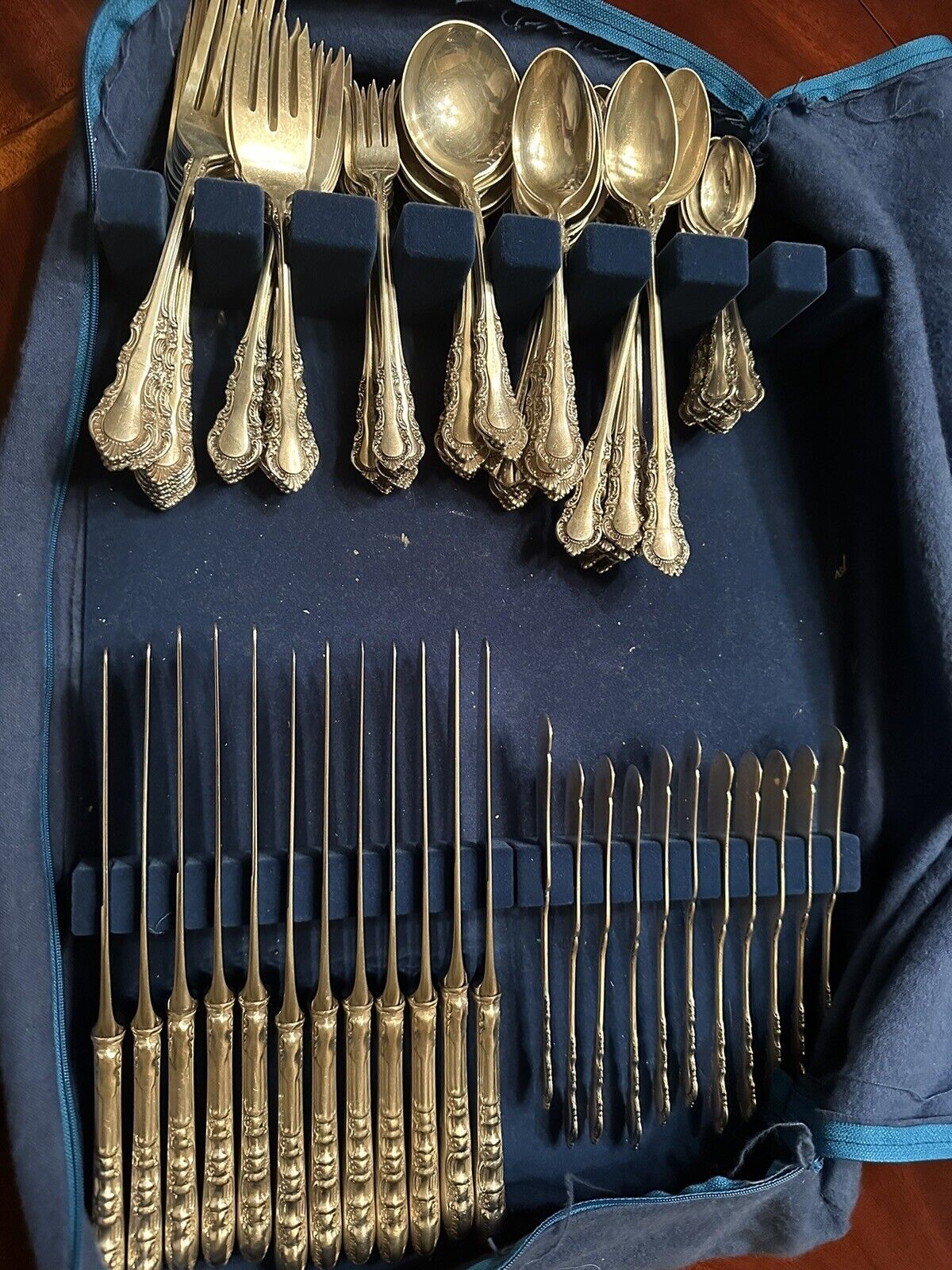 1941 Large Reed and Barton Sterling Silver Flatware Set 118 Pieces.  No Monogram