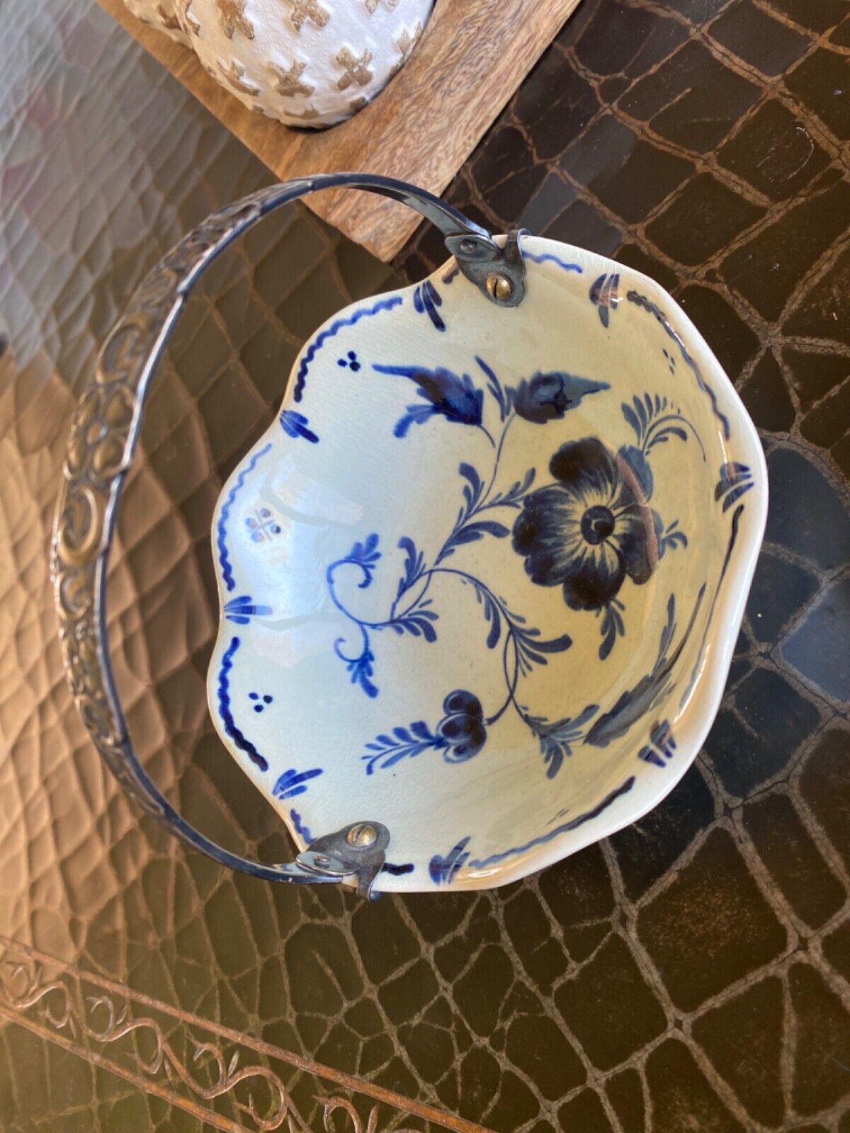 (1897) DELFT candy bowl w/metal handle 