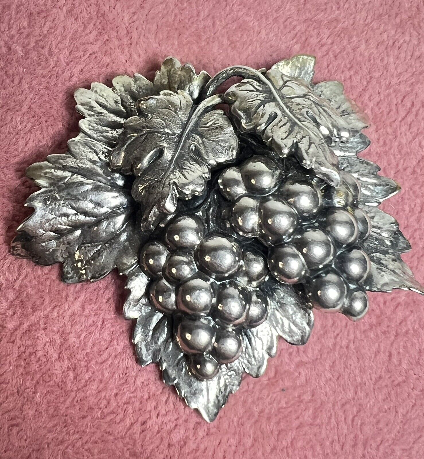 NAPIER Grape Bunch Brooch Leaves Vintage Silver Tone Pin 3D Floral