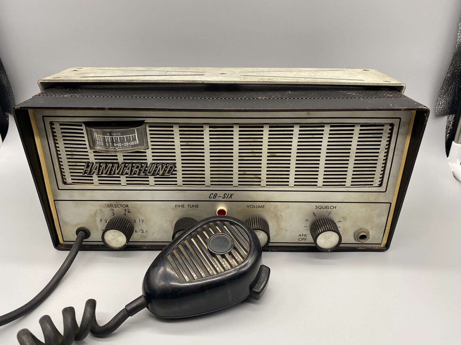 Vintage RARE HAMMARLUND CB-SIX 6 Transceiver CB Radio W/ Microphone -UNTESTED-  