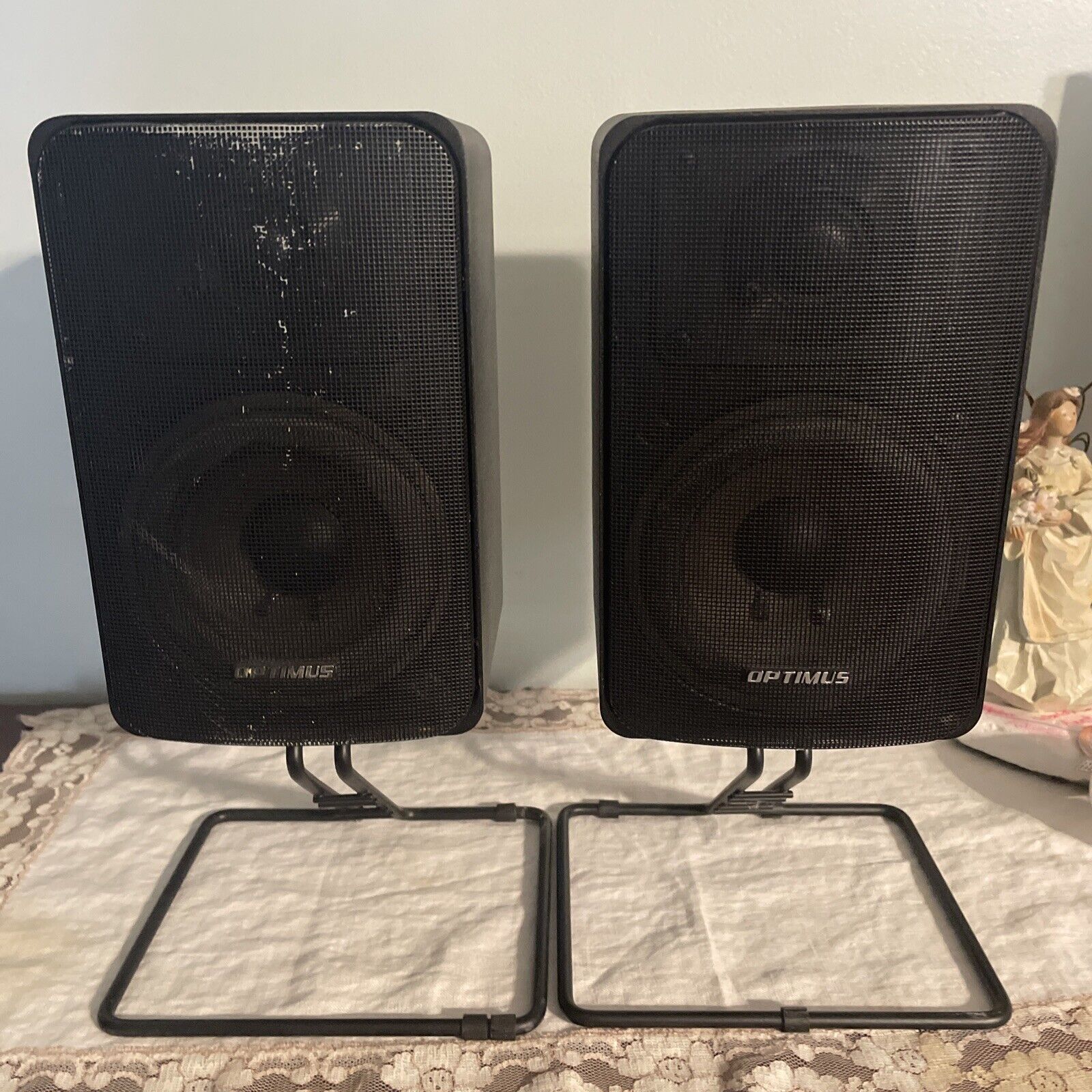 OPTIMUS PRO 77 Speakers (40-2057)  Black Heavy Metal EUC W/stand vintage pair