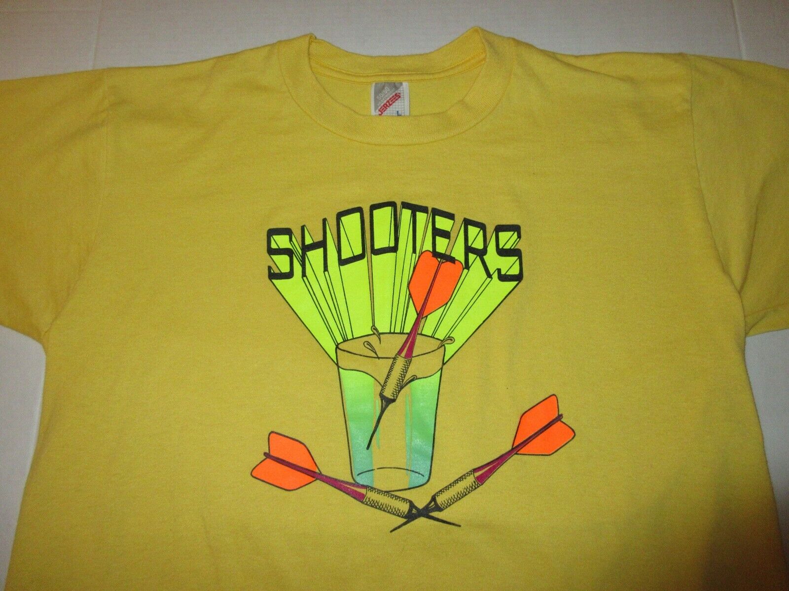 Vtg 1980\'s Jerzees Brand Shooters Darts 50/50 T-shirt Large **RARE**
