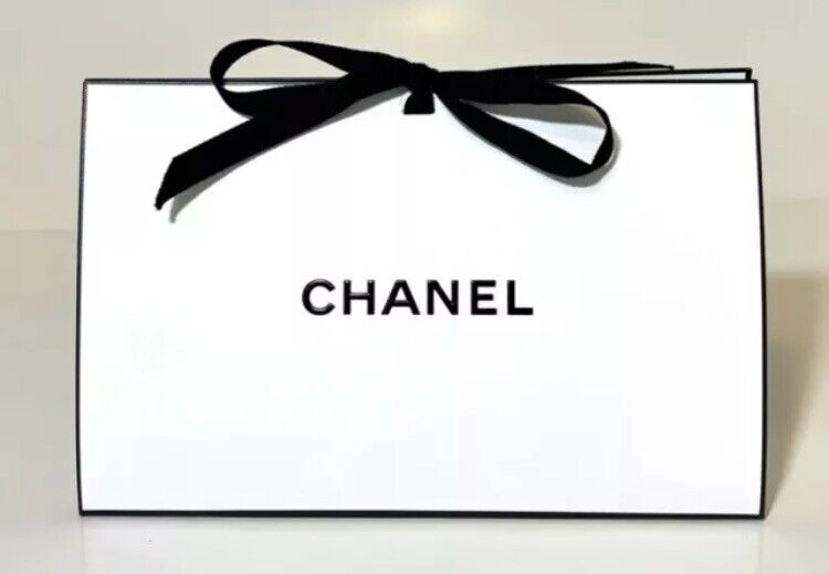 AUTHENTIC /Chanel Gift Bag/5.5\