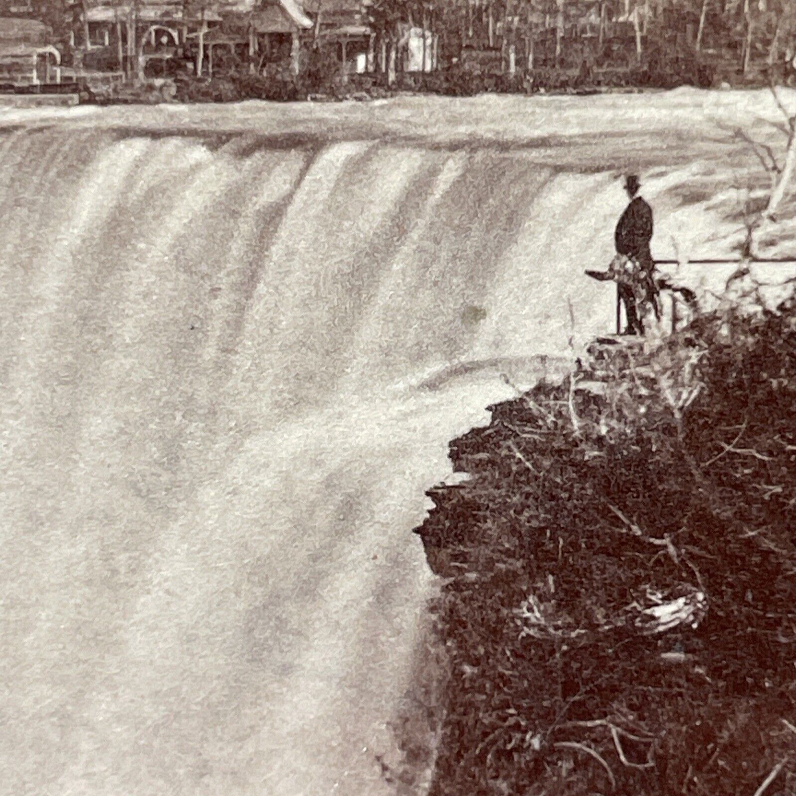 Antique 1860s Daredevil Standing Edge Niagara Falls Stereoview Photo Card V1855