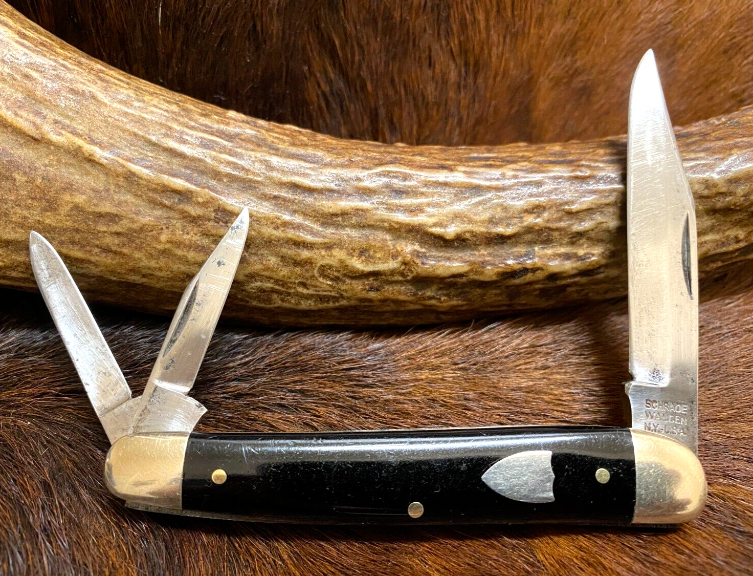 Schrade-Walden N.Y. USA. 836 Three Blade Serpentine Splitback Whittler Knife