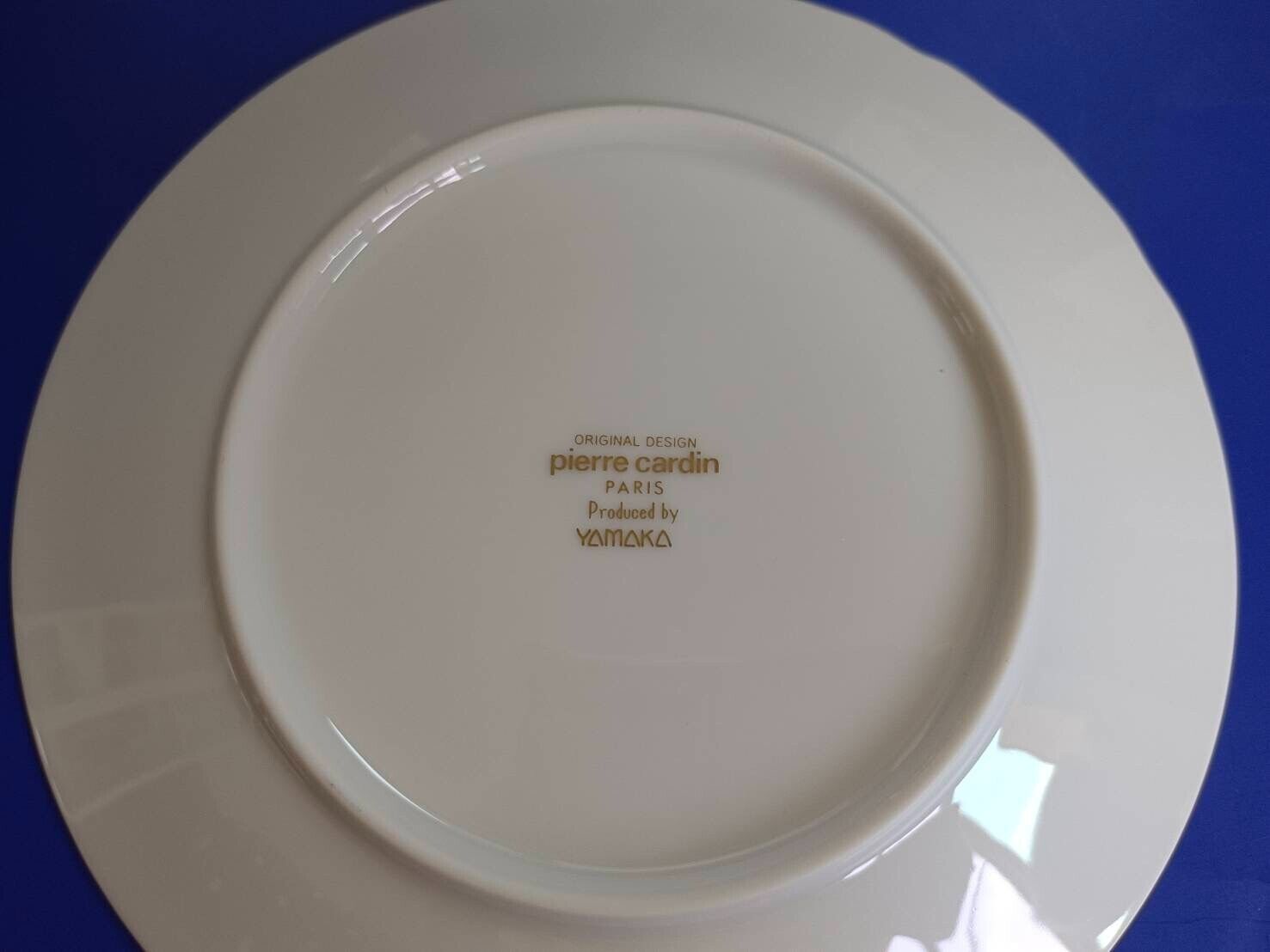Set of 3 Luxury Pierre Cardin Dinner Plates Made by Yamaka Japan 22x22x7 cm.