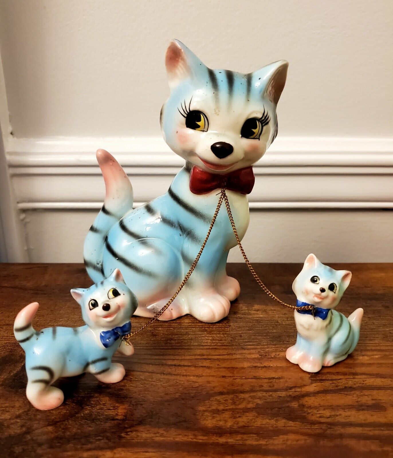 Vintage Lipper & Mann Japan BLUE & PINK ceramic Mama Cat & Kittens w/ Chains