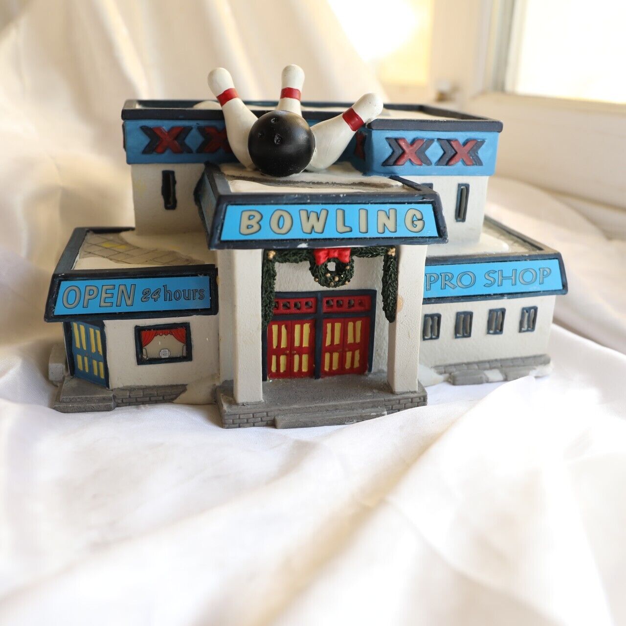 LEMAX 1998 RARE Bowling Lighted Village Towne Collection House only