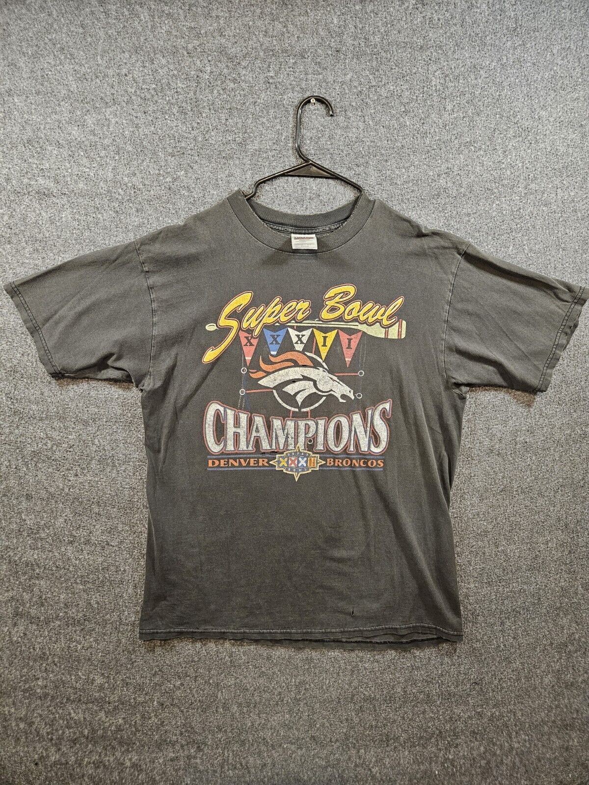 VintageDenver Broncos Superbowl XXXII XL T-Shirt 90s Black Thrashed Faded