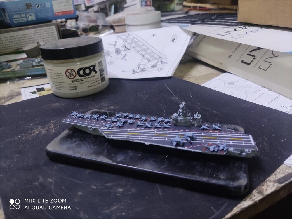 1/2000 US Nimitz class nuclear powered aircraft carrier model finished product