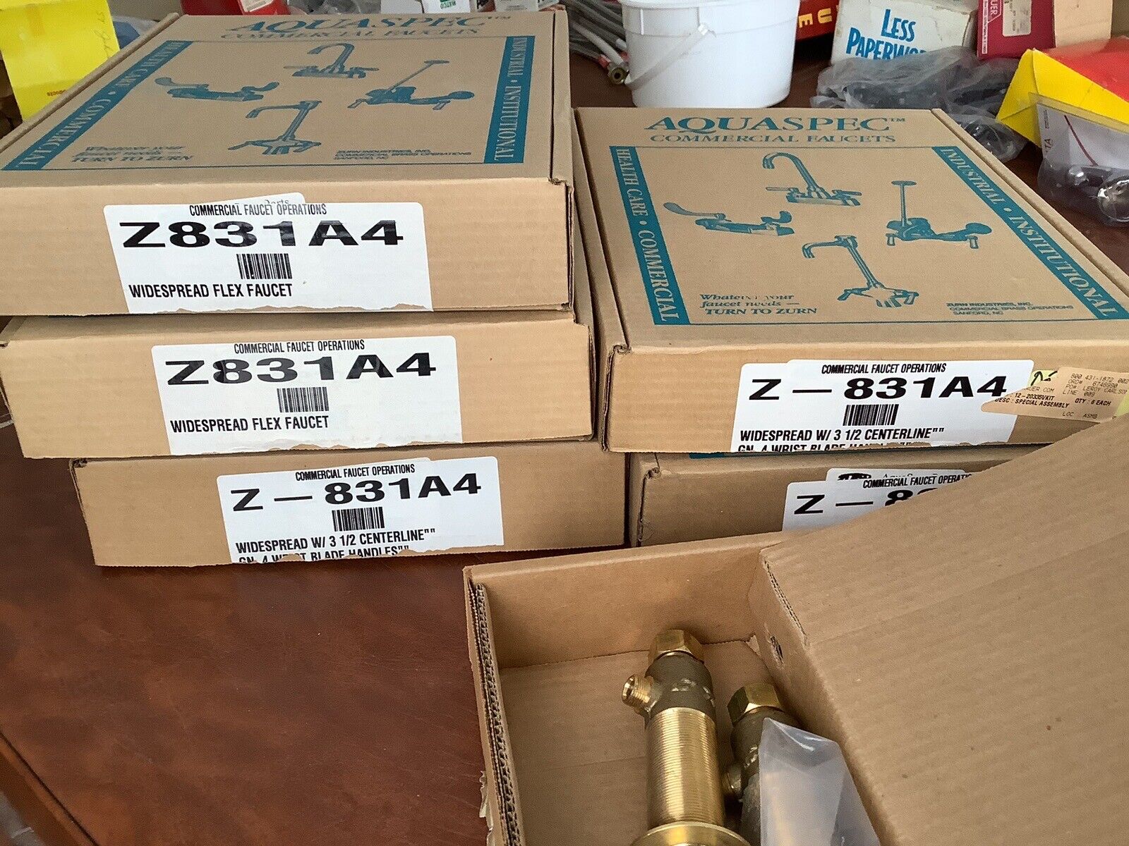 Zurn Z-831A4 Widespread W/3-1/2”centerlinespout And 4” Wrist Blades