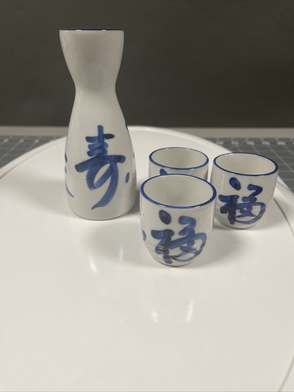 Vintage  HIC Japan - Japanese sake set Blue and white ceramic Pitcher W/ 3 Glass