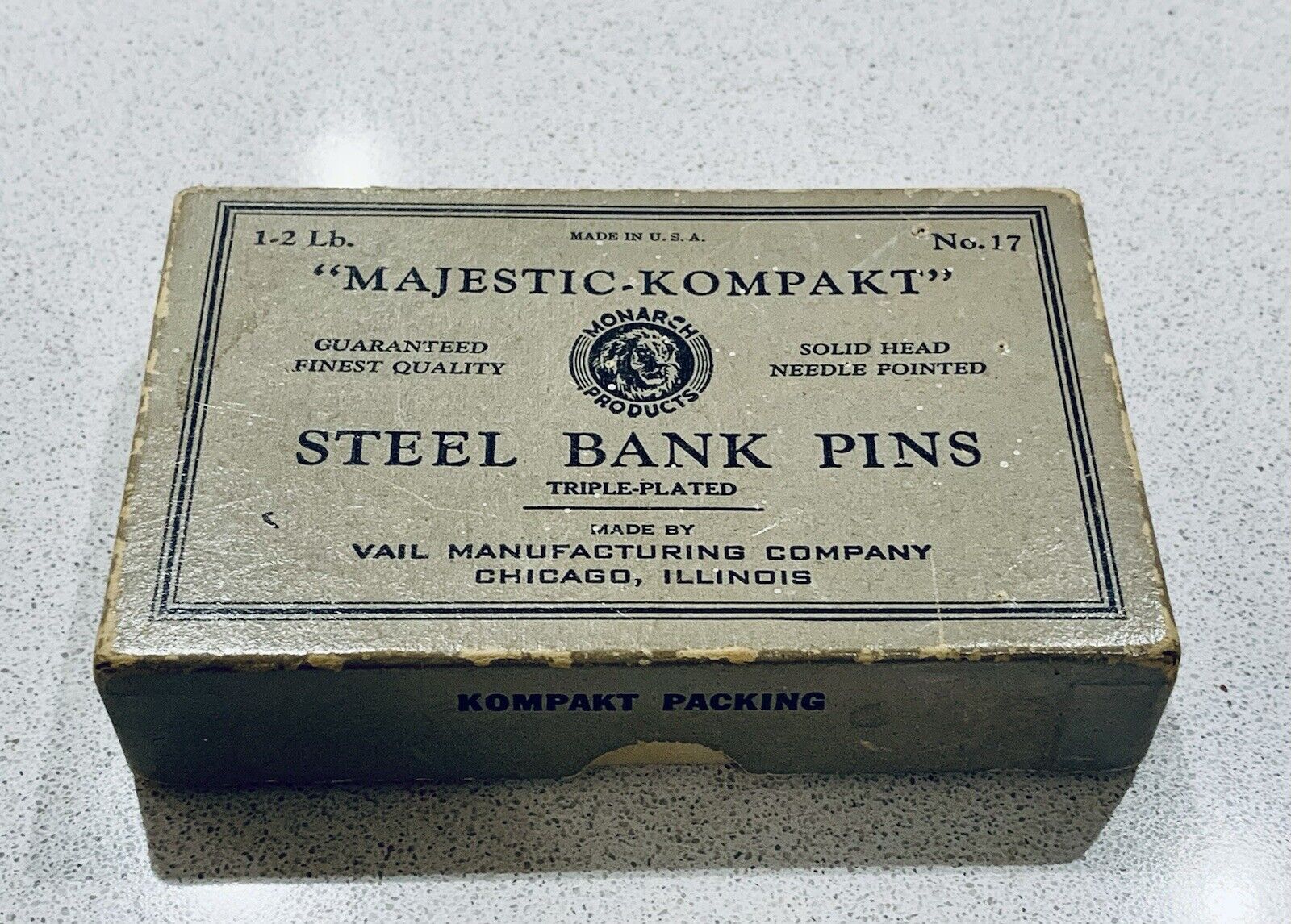 Antique VTG MAJESTIC KOMPAKT MONARCH Sewing Pins Box Mostly Filled N123