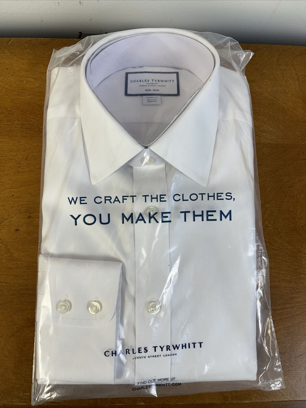 Charles Tyrwhitt Men\'s Classic Fit Non-Iron Poplin Shirt White 15.5/33