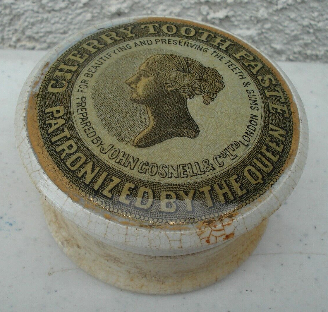 Antique, young Queen Victoria, John Gosnell Tooth Paste Jar pot lid