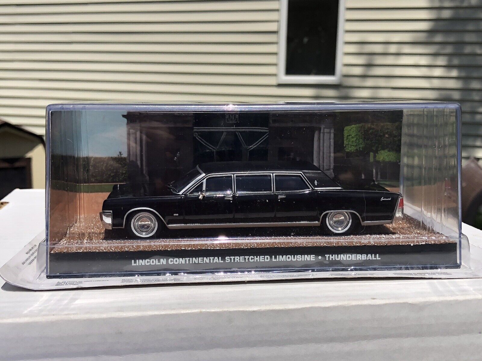 1:43 Eaglemoss Lincoln Continental Stretch Limousine James Bond Thunderball New