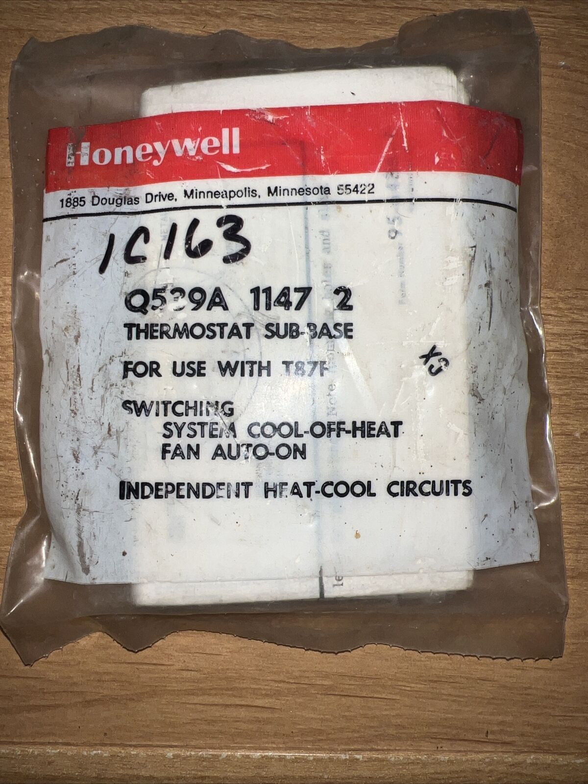 Honeywell Q539A 1147 Subbase for T87F Round Thermostat Heat-Off-Cool,Newoldstock