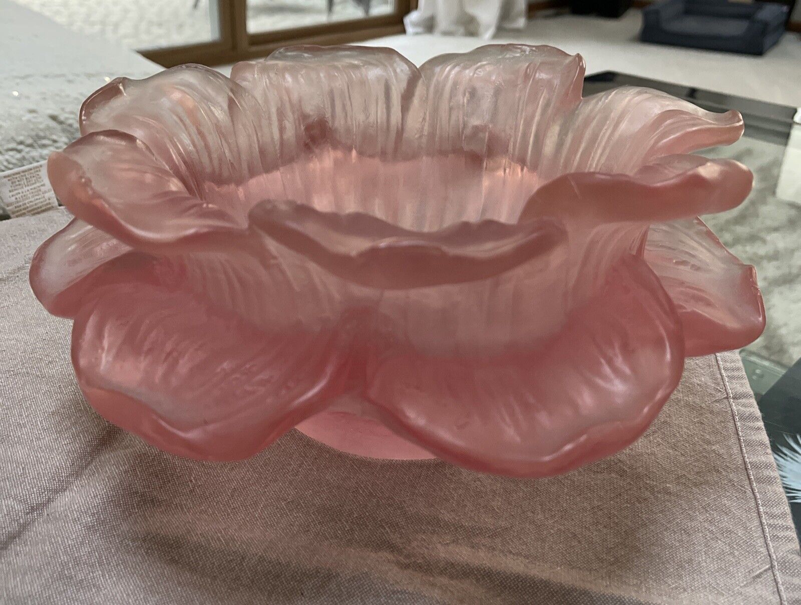 Vintage Large Dorothy Thorpe Pink Frosted Lucite Resin Flower Bowl Amazing Color