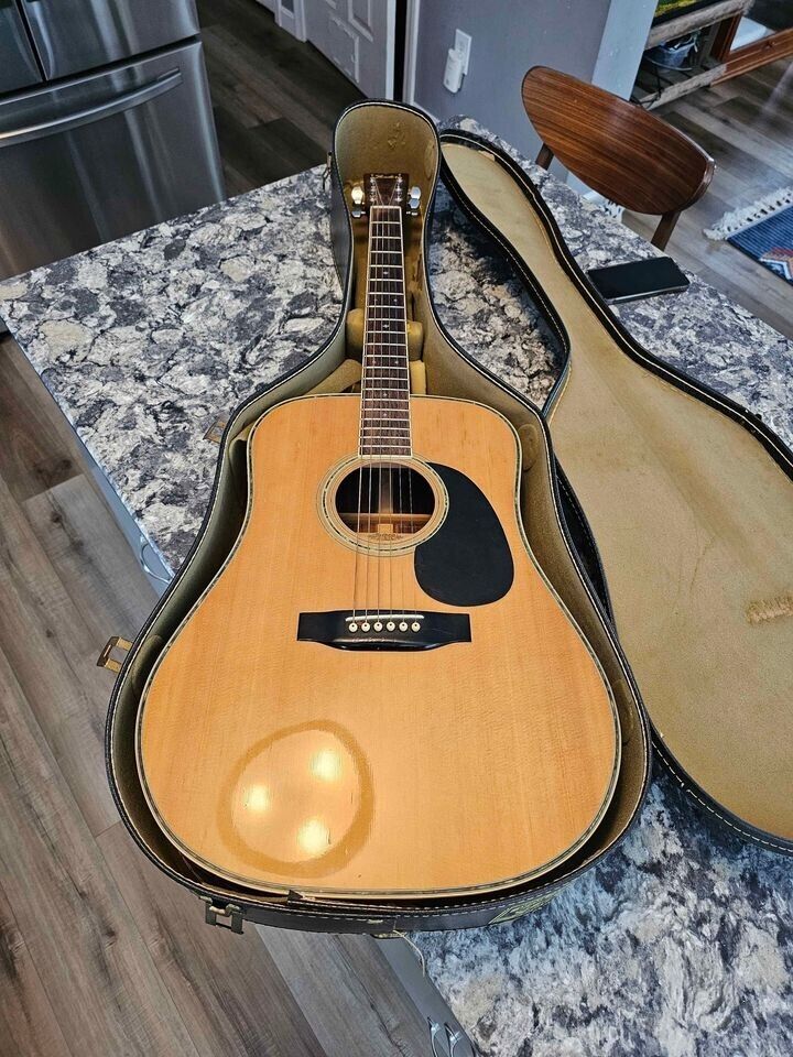 Vintage Fender F-65 acoustic guitar Made in Japan