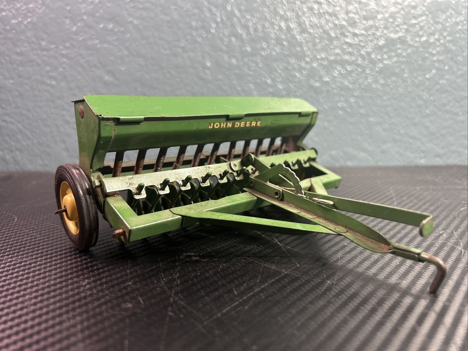 Vintage 1/16 John Deere Green Lid Grain Drill Made in USA Working condition.