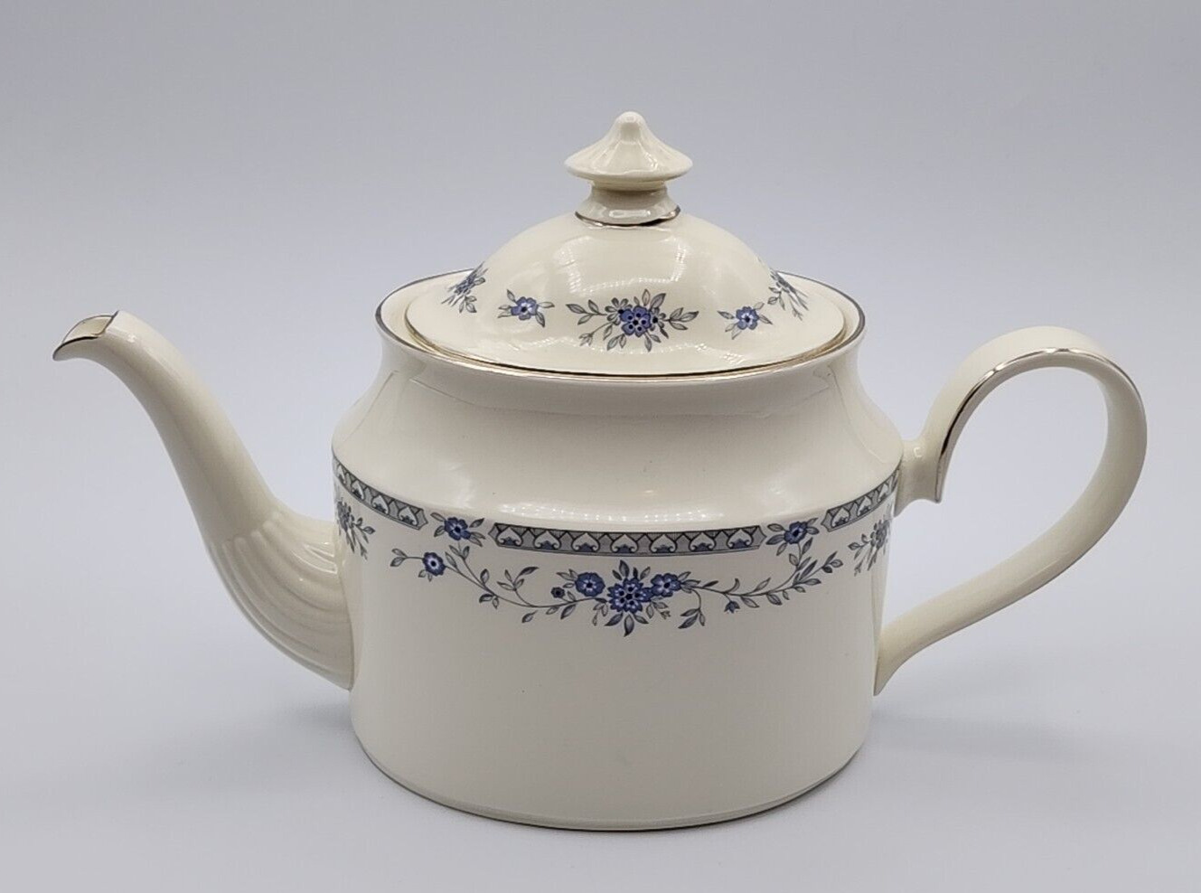 Minton Bellemeade Bone China Teapot Made in England Roughly 7 1/4