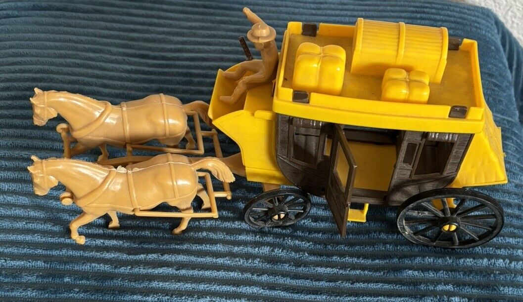 Vintage 1970s Wells Fargo & Co Stagecoach Plastic Toy w Horses And Driver